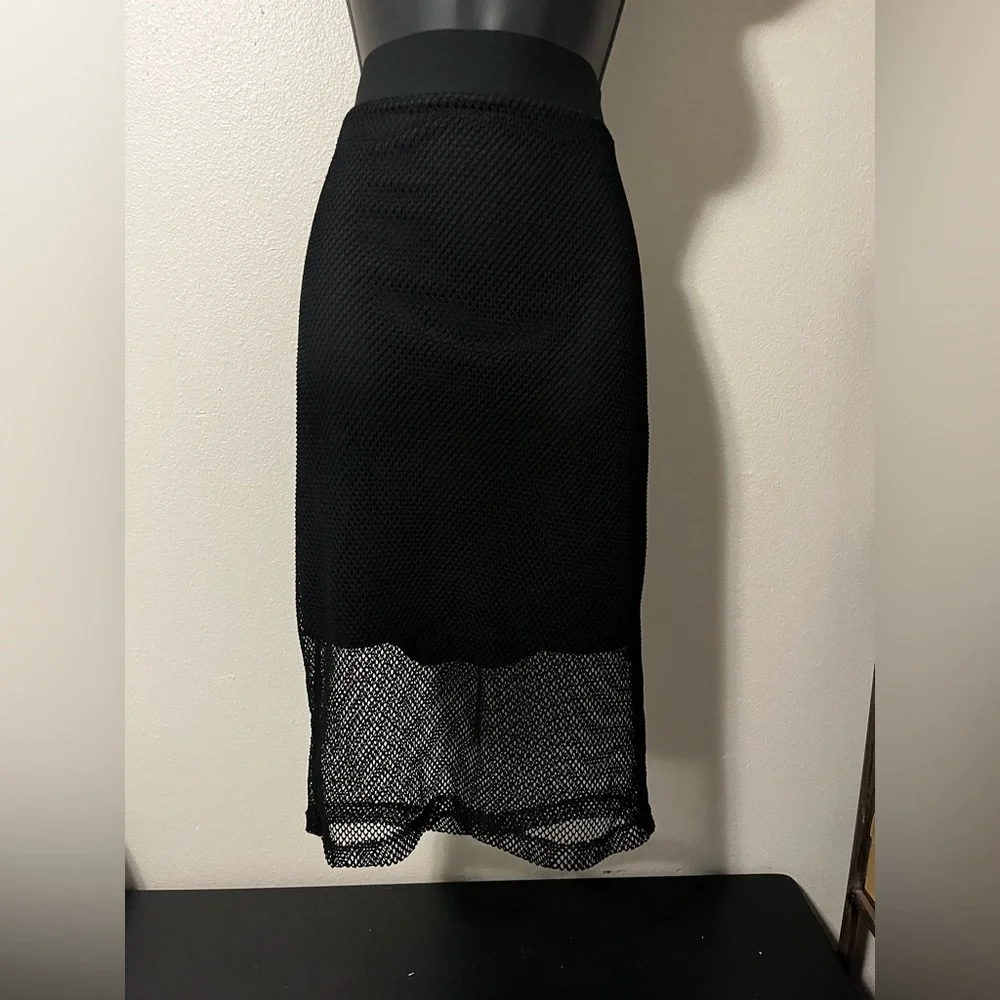 Rue21 women’s midi black mesh skirt. XL size. Excellent condition
